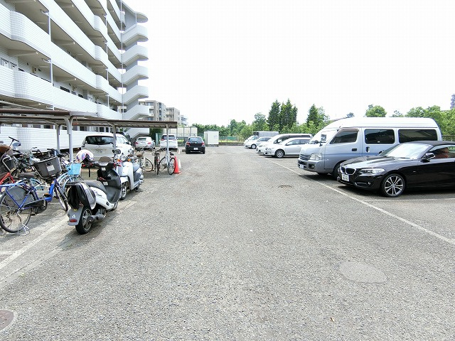INOVE武蔵砂川の駐車場