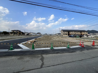 【前面道路含む現地写真】