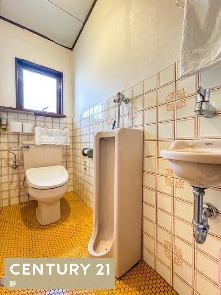 和歌山市小松原5丁目　中古戸建のトイレ|【トイレ】
トイレ２箇所あり　