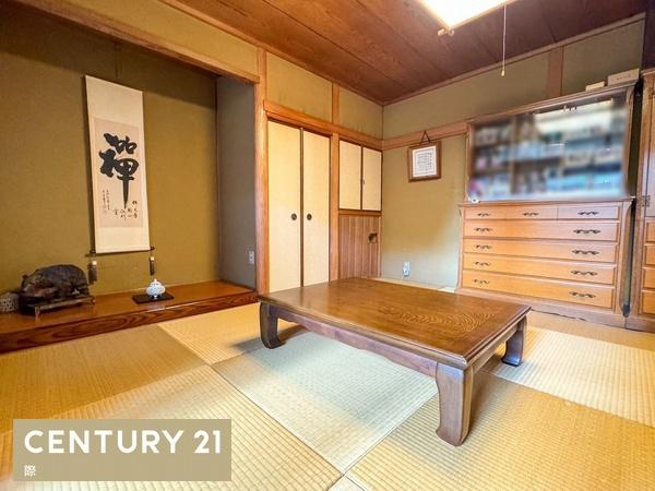 和歌山市小松原5丁目　中古戸建の和室|【和室】
明るいゆとりある8帖の和室です
