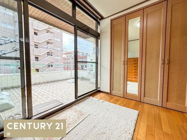 和歌山市小松原5丁目　中古戸建の洋室|【洋室】
クローゼット付きの洋室です