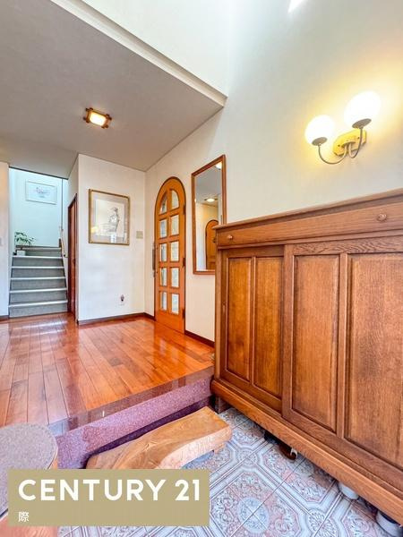 和歌山市小松原5丁目　中古戸建の玄関|【玄関】
シューズボックスもついているので片付いた玄関がキープできます！