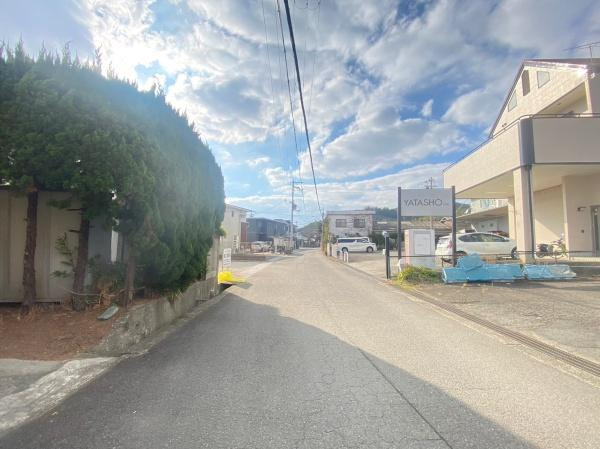 和歌山市寺内中古戸建の前面道路含む現地写真