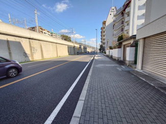 【前面道路含む現地写真】 | 塩屋町シーサイド多目的建物