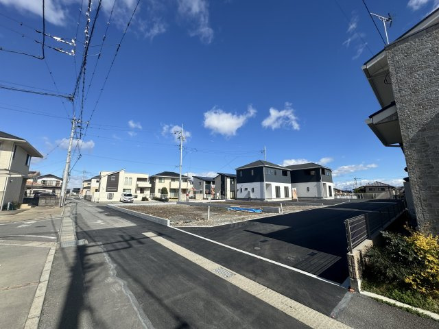 新築　前橋市総社町総社第7　クレイドルガーデン　3号棟の前面道路含む現地写真|現地写真　西側接道幅員約4ｍ