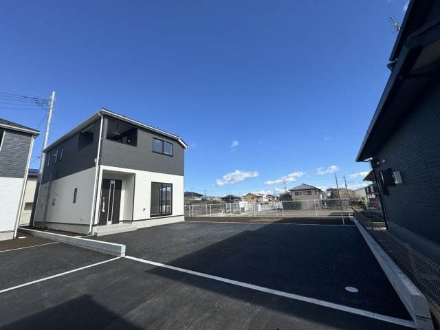 新築　前橋市総社町総社第7　クレイドルガーデン　4号棟の駐車場|現地写真　駐車スペースは並列2台分可能です！
