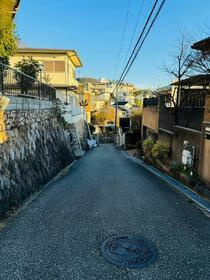 【前面道路含む現地写真】