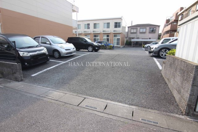 レオパレスサンプラザⅡの駐車場