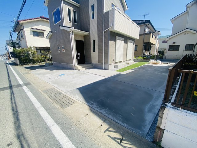 新築　高崎市下之城町1期　Heartful　Town　1号棟の駐車場|現地写真　駐車スペースは3台分可能です！
