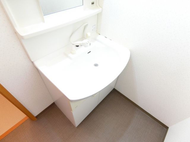 リビングタウン狭山池の独立洗面台|同物件別部屋イメージ写真