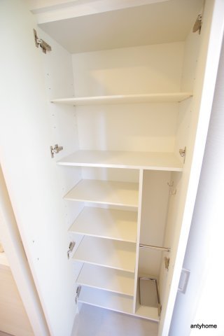 エスリード大阪梅田リュクス　仲介手数料無料の収納