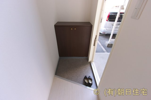 サンシャイン．ヴィラAの玄関