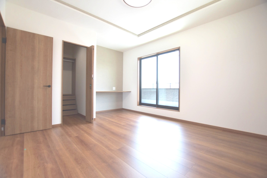 戸建　安八郡安八町森部　全13区画分譲の洋室|全居室にたっぷり収納できる大型収納を設置。窓ガラスは断熱性能や結露防止効果の高いペアガラスです。