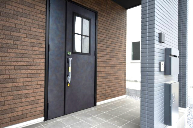 戸建　揖斐郡池田町八幡　全４区画分譲の玄関|玄関ドアの鍵はディンプルキーと内側はサムターンキーになっており防犯性の高い仕様になっています。