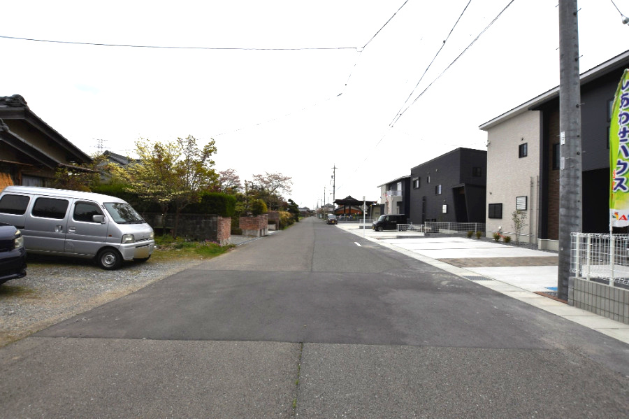 戸建　揖斐郡池田町八幡　全４区画分譲の前面道路含む現地写真|■前面道路　■ヤマダ不動産　株式会社リライフ　大垣店　■夢のマイホーム購入をフルサポートします！