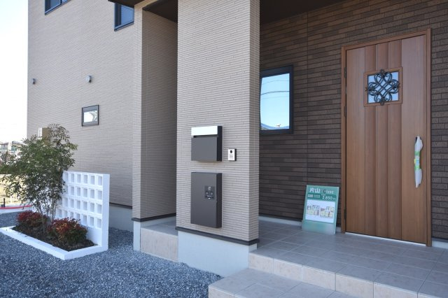 戸建　揖斐郡池田町片山　全6区画分譲の玄関|玄関ドアの鍵はディンプルキーと内側はサムターンキーになっており防犯性の高い仕様になっています。