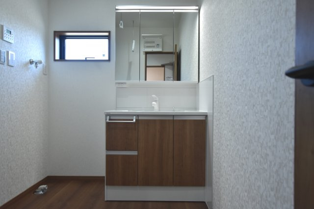 戸建　揖斐郡池田町片山　全6区画分譲の独立洗面台|洗面洗髪化粧台です。物件により三面鏡または一面鏡の場合があります。詳しくは担当者までお問合せ下さい。