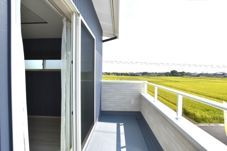 戸建　安八郡安八町森部　全13区画分譲のバルコニー|バルコニーは南向きで洗濯物もよく乾きます！強度と表面積硬度を持つFPRで防水しています。