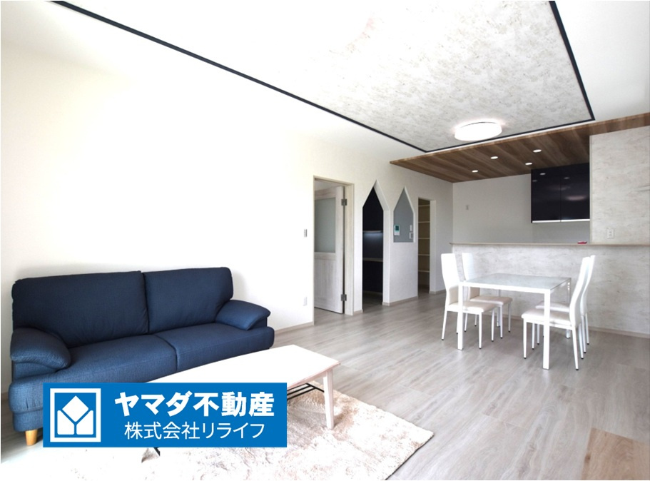 戸建　安八郡安八町森部　全13区画分譲の居間・リビング|南向きで日当たりもよく大きな窓がリビング全体に光と風を運びます。ご家族でゆとりある暮らしができます。