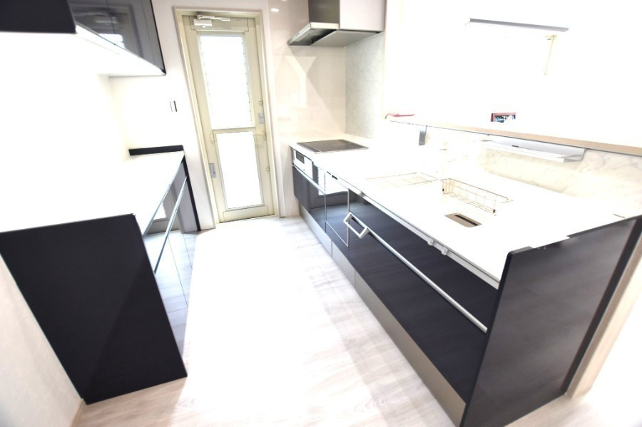 戸建　安八郡安八町森部　全13区画分譲のキッチン|機能的なシステムキッチンです。収納力に優れた大容量の引出しでキッチン回りがスッキリ片付きます。