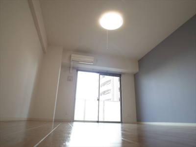 【居間・リビング】 | YKハイツ西明石Ⅱ | ※同建物別部屋の写真になります。
