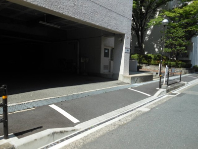 【駐車場】 | シーアイハイツ千里桃山台C棟 | 出入口