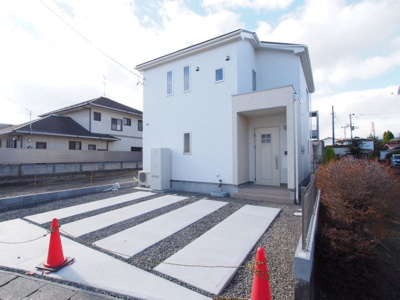 【外観】 | ＧＲＡＦＡＲＥ　方木田北白家　1号棟 | 白を基調にした外観です◎