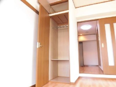 ラフィーネ四条堀川の収納|クローゼット