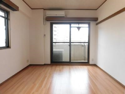 ラフィーネ四条堀川の洋室