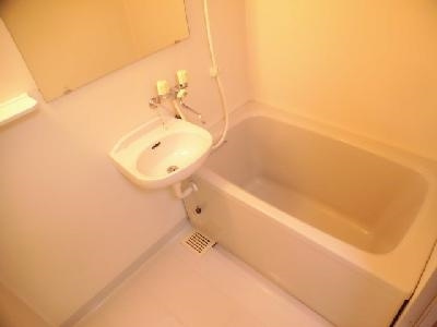 ラフィーネ四条堀川の浴室|浴室乾燥機能付バス