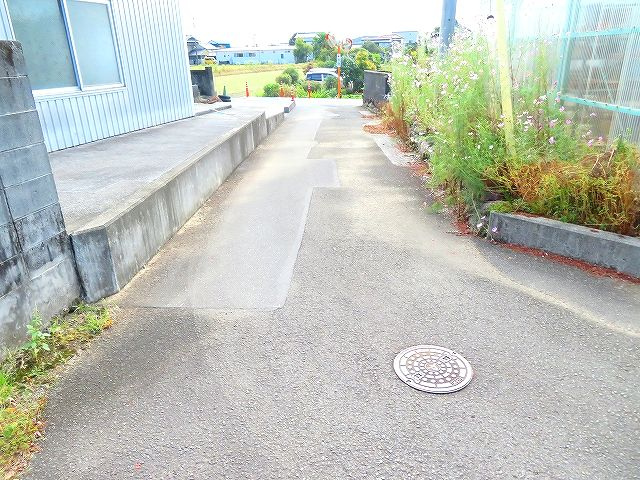 南国市国分 売土地の前面道路含む現地写真