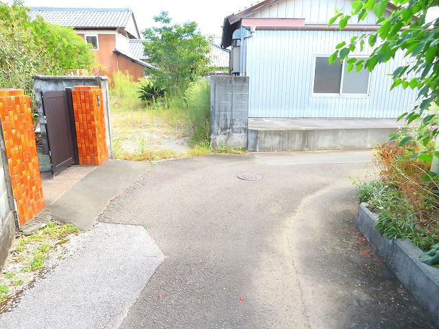 南国市国分 売土地の前面道路含む現地写真