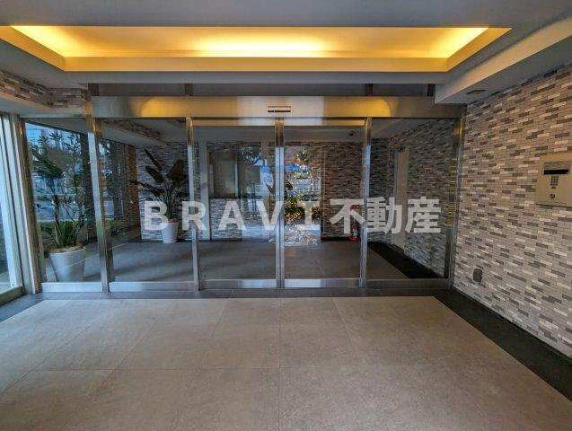 レジディア玉造 BRAVI不動産のエントランス
