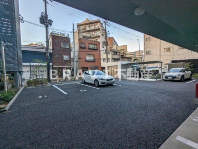 レジディア玉造 BRAVI不動産の駐車場