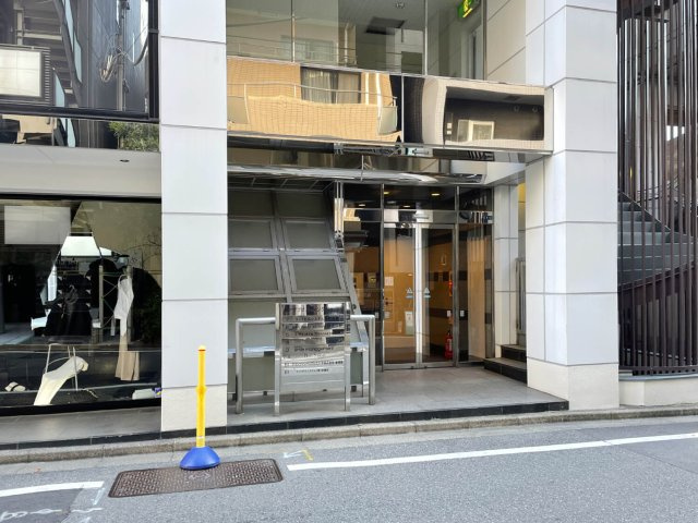 アザブビルディングNo.3のエントランス