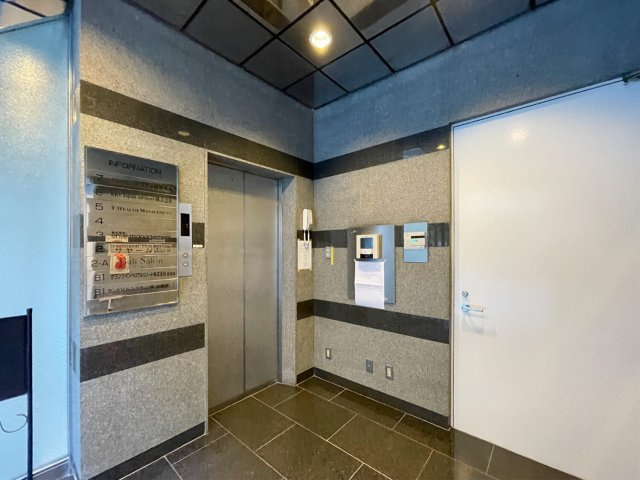 アザブビルディングNo.3のエントランス