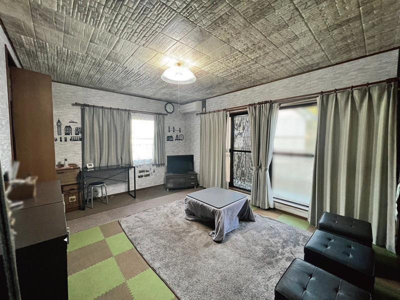 高知市深谷町　中古戸建ての居間・リビング