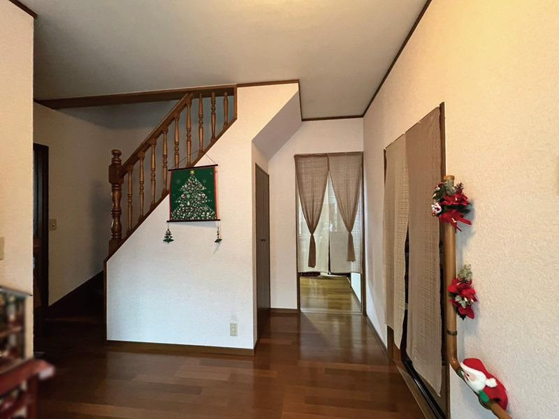 高知市深谷町　中古戸建ての玄関