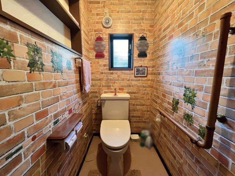 高知市深谷町　中古戸建てのトイレ