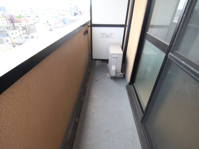 アースヒルズのバルコニー|暖かな日差しのふりそそぐバルコニー