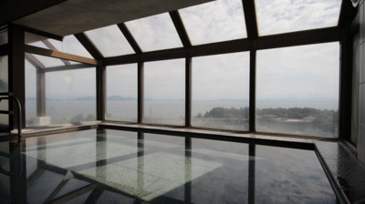 【浴室】 | ロイヤルリゾート琵琶湖　 | 最上階(10階)の展望大浴場から琵琶湖を眺めながら入浴できます