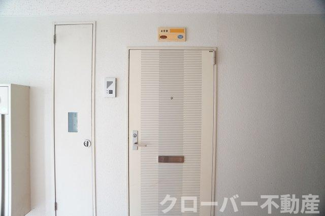 サンプラザ・ベビードールの玄関