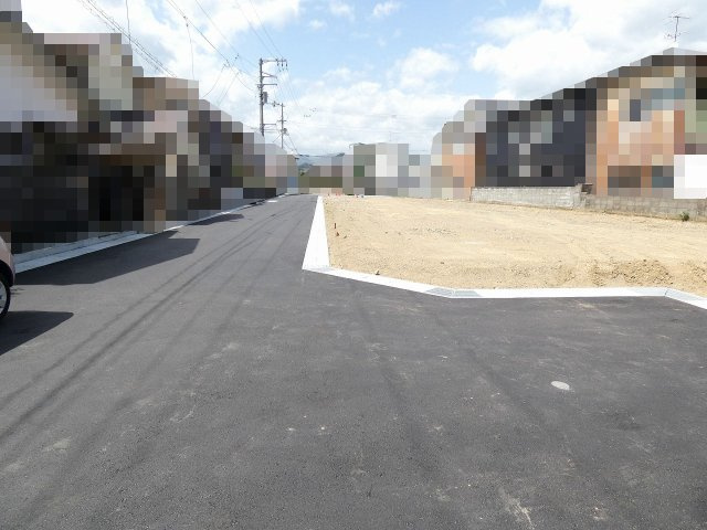 朝倉本町　建築条件なし　売土地　１号地の前面道路含む現地写真