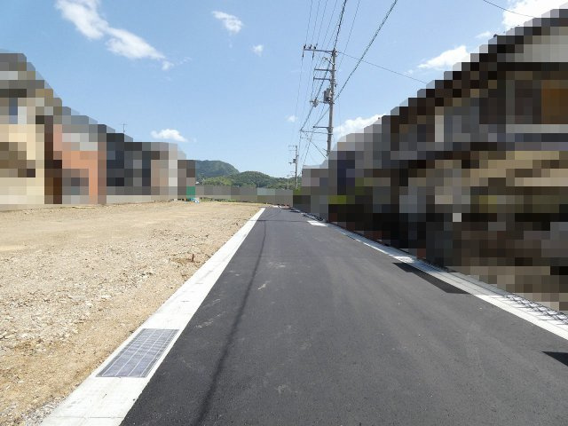 朝倉本町　建築条件なし　売土地　１号地の前面道路含む現地写真