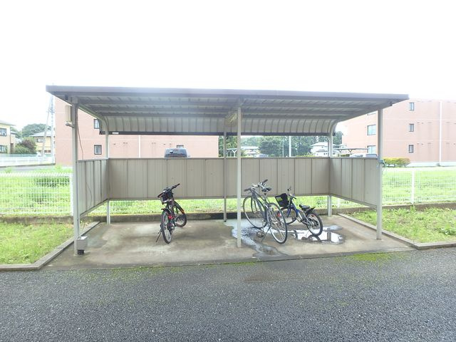 【その他共用部分】 | クレベール | 屋根付き駐輪場