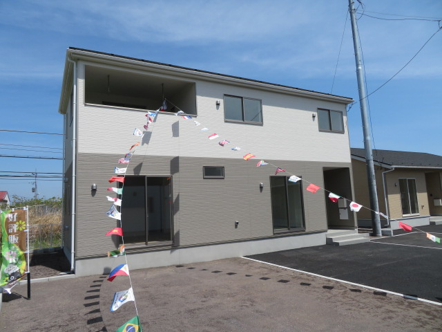 高崎市吉井町池第2（全4棟）2号棟の外観|ナチュラルで飽きの来ないデザインは流行に左右されない家の形です。外構も綺麗に仕上がっています(^▽^)/
