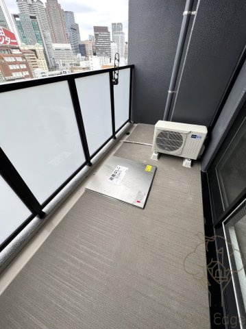 コンフォリア新梅田のバルコニー