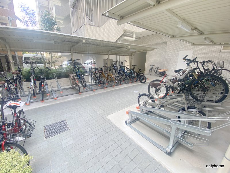 スプランディッド難波WESTⅡ　仲介手数料の駐車場