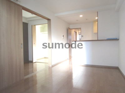 【居間・リビング】 | フローリッシュ茨木 | 別部屋写真