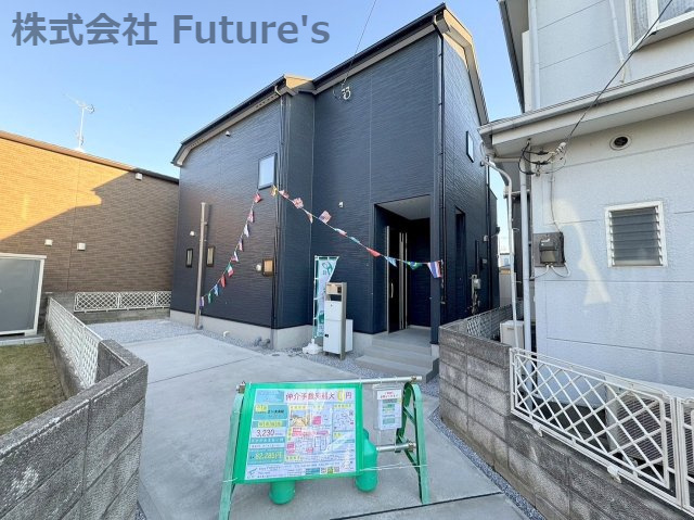 三郷市彦糸1丁目　新築戸建　全1棟の外観|カースペース1台付きです